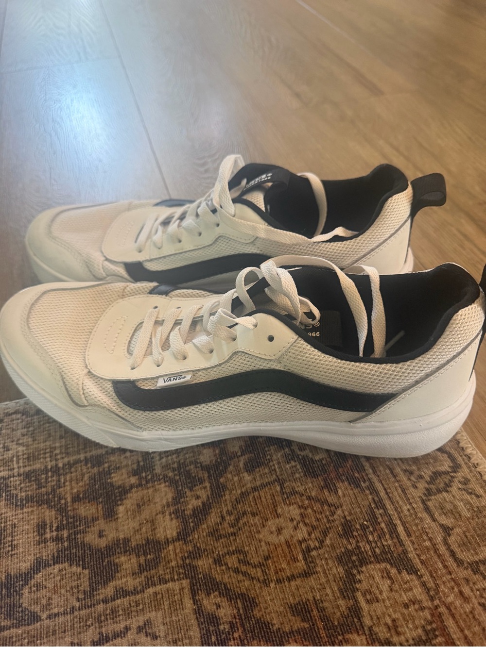 Vans Men’s White and Black Low-Top Sneakers